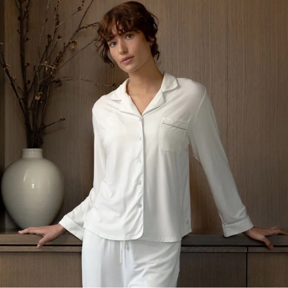 NWT Cozy Earth Bamboo Pajama Long Sleeve Top White CL Luxury Viscose Sleep - Picture 2 of 8
